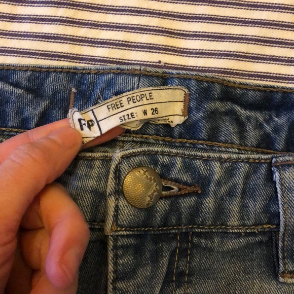Free People denim jean shorts, size 26 - Picture 3 of 3